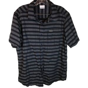Columbia men’s short sleeve snap front shirt Navy blue striped size L
